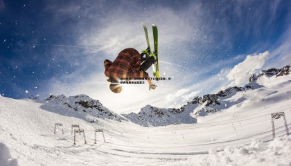 saba体育-拼尽全力！郇斯楠高效砍下12分4篮板，攻防两端展现全面潜力